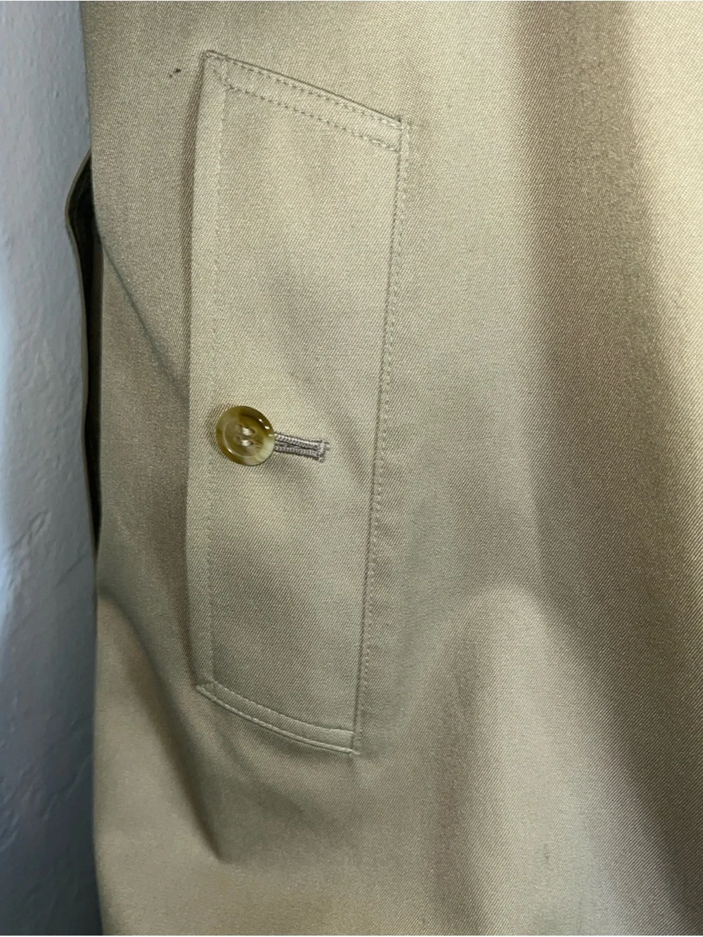 Burberry Classic Double-Breasted Trench Coat - Tan size large - Picture 3 of 13